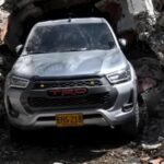 Una Toyota Hilux resurge intacta entre los escombros del terremoto de Colombia